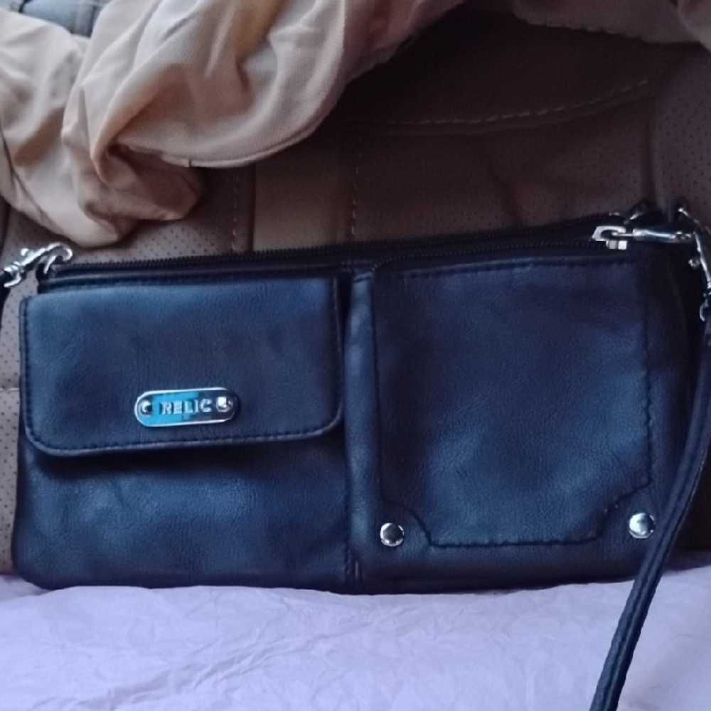 Relic Black Leather Convertible Crossbody Wallet